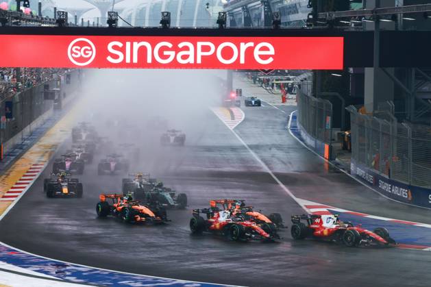 Start, 16 LECLERC Charles (mco), Scuderia Ferrari SF-26, action 44 HAMILTON Lewis (gbr), Scuderia Ferrari SF-26, action F1 GP 17 Singapore 2026 F1 GP 17 Singapore 2026 81 PIASTRI Oscar (aus), McLaren F1 Team MCL40, action F1 GP 17 Singapore 2026 Singapore