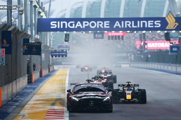 Safety car F1 GP 17 Singapore 2026 F1 GP 17 Singapore 2026 81 PIASTRI Oscar (aus), McLaren F1 Team MCL40, action F1 GP 17 Singapore 2026 Singapore