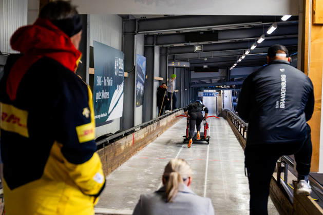 10.10.2026, GER, Bob Bobsport, Saison 26 27, Frauen, Zentrale Leistungspruefung im Bobsport Anschubtest Traditionell haben sich die deutschen Piloten im Bobsport gemeinsam mit ihren Anschiebern in Oberhof zum Kräftemessen getroffen. 98559 Oberhof LOTTO Thüringen EISARENA Oberhof Trainingshalle Startanlage Thüringen Deutschland