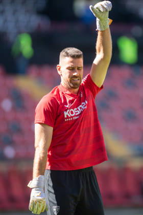 ESP: LaLiga EA Sports Rayo Vallecano v Athletic Club Unai Simon of Athletic warms up during LaLiga EA Sports between Rayo Vallecano v Athletic Club played at Vallecas Stadium in Madrid on October 10, 2026 in Spain Spain Futbol Copyright: xAgenciaxLOFx