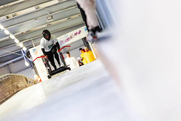 10.10.2026, GER, Bob Bobsport, Saison 26 27, Maenner, Zentrale Leistungspruefung im Bobsport Anschubtest Traditionell haben sich die deutschen Piloten im Bobsport gemeinsam mit ihren Anschiebern in Oberhof zum Kräftemessen getroffen. 98559 Oberhof LOTTO Thüringen EISARENA Oberhof Trainingshalle Startanlage Thüringen Deutschland