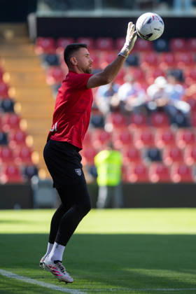 ESP: LaLiga EA Sports Rayo Vallecano v Athletic Club Unai Simon of Athletic warms up during LaLiga EA Sports between Rayo Vallecano v Athletic Club played at Vallecas Stadium in Madrid on October 10, 2026 in Spain Spain Futbol Copyright: xAgenciaxLOFx