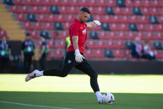 ESP: LaLiga EA Sports Rayo Vallecano v Athletic Club Unai Simon of Athletic warms up during LaLiga EA Sports between Rayo Vallecano v Athletic Club played at Vallecas Stadium in Madrid on October 10, 2026 in Spain Spain Futbol Copyright: xAgenciaxLOFx