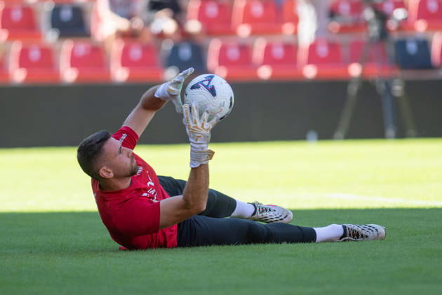 ESP: LaLiga EA Sports Rayo Vallecano v Athletic Club Unai Simon of Athletic warms up during LaLiga EA Sports between Rayo Vallecano v Athletic Club played at Vallecas Stadium in Madrid on October 10, 2026 in Spain Spain Futbol Copyright: xAgenciaxLOFx