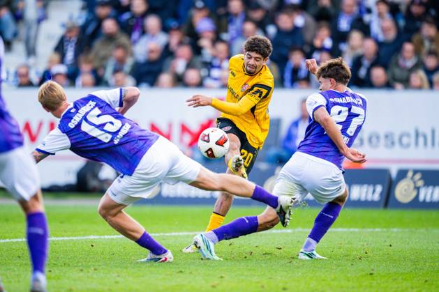 10.10.2026 - Fußball, 2026 2027, 2. Bundesliga, 7. Spieltag, VfL Osnabrück - SG Dynamo Dresden: (L-R) Bjarke Jacobsen (Osnabrück), Ben Bobzien (Dresden), Robin Fabinski (Osnabrück) DFL REGULATIONS PROHIBIT ANY USE OF PHOTOGRAPHS AS IMAGE SEQUENCES AND OR QUASI-VIDEO.