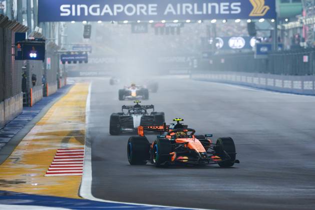 01 NORRIS Lando (gbr), McLaren F1 Team MCL40, action F1 GP 17 Singapore 2026 F1 GP 17 Singapore 2026 81 PIASTRI Oscar (aus), McLaren F1 Team MCL40, action F1 GP 17 Singapore 2026 Singapore
