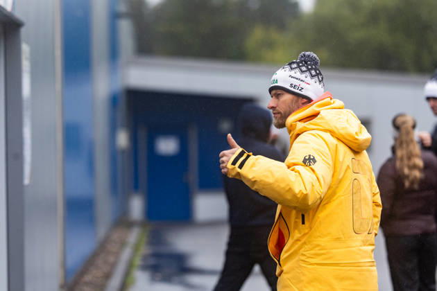 10.10.2026, GER, Bob Bobsport, Saison 26 27, Maenner, Zentrale Leistungspruefung im Bobsport Anschubtest Im Bild Rene Spies Traditionell haben sich die deutschen Piloten im Bobsport gemeinsam mit ihren Anschiebern in Oberhof zum Kräftemessen getroffen. 98559 Oberhof LOTTO Thüringen EISARENA Oberhof Trainingshalle Startanlage Thüringen Deutschland