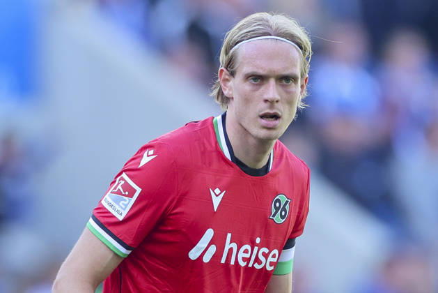 Stefan Teitur Thordarson (Hannover 96) schaut enttaeuscht waehrend des spiels der 2. Bundesliga zwischen 1. FC Magdeburg und Hannover 96, Avnet Arena am 10. October 2026 in Magdeburg, Deutschland. (Foto von Marco Steinbrenner DeFodi Images) +++ Stefan Teitur Thordarson (Hannover 96) looks dejected during the 2nd Bundesliga match between 1. FC Magdeburg and Hannover 96 at Avnet Arena on October 10, 2026 in Magdeburg, Germany. (Photo by Marco Steinbrenner DeFodi Images) DFB DFL REGULATIONS PROHIBIT ANY USE OF PHOTOGRAPHS AS IMAGE SEQUENCES AND OR QUASI-VIDEO. (Photo by Marco Steinbrenner DeFodi Images) -