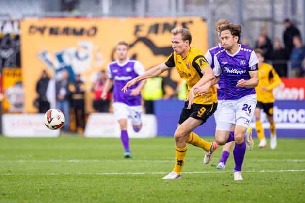 (L-R) Vincent Vermeij (SG Dynamo Dresden, 09) im Zweikampf mit Jannik Mueller (VfL Osnabrueck, 24) GER, VfL Osnabrueck vs. SG Dynamo Dresden, Fussball, 2. Bundesliga, 7. Spieltag, Spielzeit 2026 2027, 10.10.2026 DFL Regulations prohibit any use of photographers as image sequences and or quasi-video. GER, VfL Osnabrueck vs. SG Dynamo Dresden, Fussball, 2. Bundesliga, 7. Spieltag, Spielzeit 2026 2027, 10.10.2026 Osnabrueck Copyright: xEibner-Pressefoto JanxRollingerx EP_JSK
