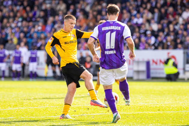 (L-R) Tobias Raschl (SG Dynamo Dresden, 21) im Zweikampf mit Robin Meissner (VfL Osnabrueck, 11) GER, VfL Osnabrueck vs. SG Dynamo Dresden, Fussball, 2. Bundesliga, 7. Spieltag, Spielzeit 2026 2027, 10.10.2026 DFL Regulations prohibit any use of photographers as image sequences and or quasi-video. GER, VfL Osnabrueck vs. SG Dynamo Dresden, Fussball, 2. Bundesliga, 7. Spieltag, Spielzeit 2026 2027, 10.10.2026 Osnabrueck Copyright: xEibner-Pressefoto JanxRollingerx EP_JSK