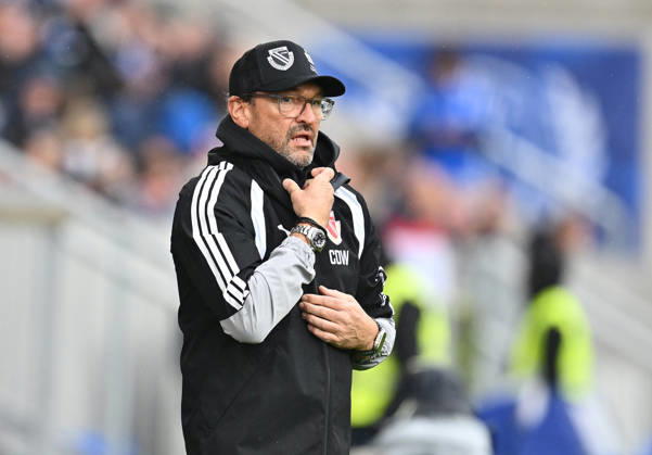 10.10.2026, xfux, Fussball 2.Bundesliga, SV Darmstadt 98 - Energie Cottbus v.l. Trainer Claus Dieter Wollnitz (FC Engerie Cottbus) (DFL DFB REGULATIONS PROHIBIT ANY USE OF PHOTOGRAPHS as IMAGE SEQUENCES and or QUASI-VIDEO) Darmstadt