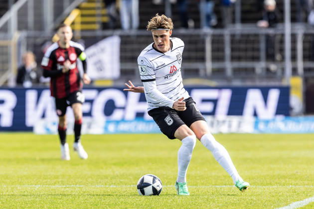 SSV Ulm 1846 Fußball vs. Eintracht Frankfurt II, Fussball, Regionalliga Südwest, 11. Spieltag, Donaustadion Ulm 10.10.26 Oliver Wähling (SSV Ulm 1846 Fußball, 10) SSV Ulm 1846 Fußball vs. Eintracht Frankfurt II, Fussball, Regionalliga Südwest, 11. Spieltag, Donaustadion Ulm 10.10.26 Foto: Lucca Fundel Ulm Donaustadion Baden-Württemberg Deutschland