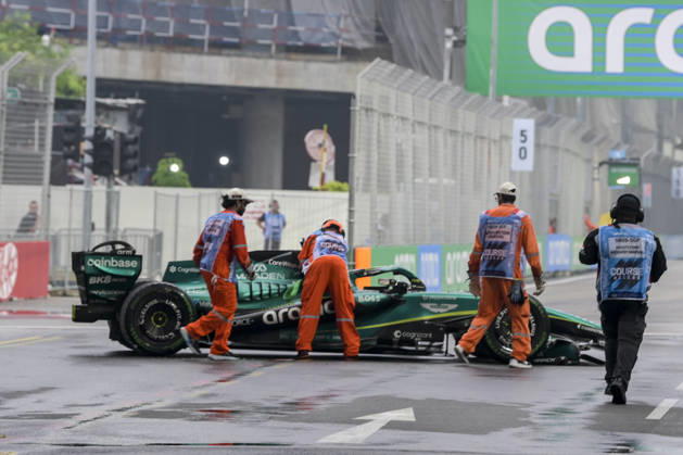 October 10, 2026, Singapore, Tamilnadu, Singapore: George Russell of Mercedes car is removed by marshalls after he and Sergio Perez of Cadillac collided during the sprint on Saturday 10th October , Singapore Grand Prix 2026, Marina Bay Street Circuit. Formula 1: Singapore Grand Prix 2026 - ZUMAc251 20261010_znp_c251_030 Copyright: xVikramxChandrasekarx