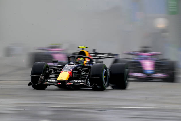 October 10, 2026, Singapore, Tamilnadu, Singapore: Lando Norris of McLaren leads the pack Saturday 10th October , Singapore Grand Prix 2026, Marina Bay Street Circuit. Singapore Singapore - ZUMAc251 20261010_znp_c251_024 Copyright: xVikramxChandrasekarx