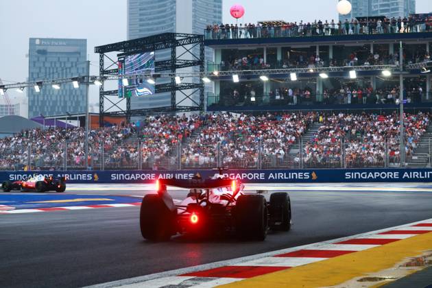 16 LECLERC Charles (mco), Scuderia Ferrari SF-26, action F1 GP 17 Singapore 2026 F1 GP 17 Singapore 2026 81 PIASTRI Oscar (aus), McLaren F1 Team MCL40, action F1 GP 17 Singapore 2026 Singapore