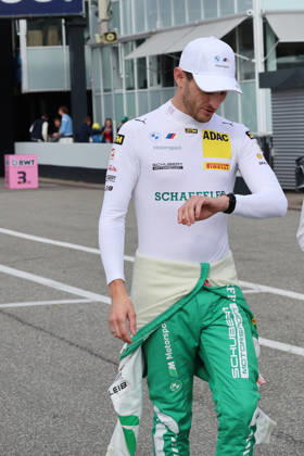Hockenheim, Deutschland 09.- 11. Oktober 2026: DTM - 2026 - Saisonfinale - Hockenheimring - Samstag Rennen 1 Im Bild: Marco Wittmann (GER 11) schaut auf die Uhr Hockenheimring Baden Württemberg Copyright: xFotostandx xFWMEDIAx