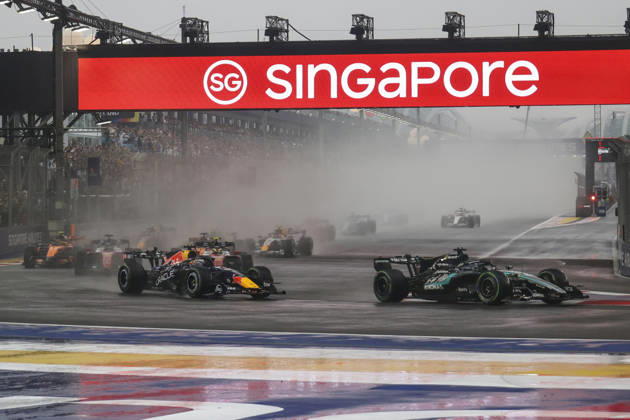 Formula 1 Singapore Airlines Singapore Grand Prix 2026 George Russell (GBR), Mercedes-AMG PETRONAS Formula One Team , W17, Car 63 takes a lead at the start of the sprint race during Formula 1 Singapore Airlines Singapore Grand Prix 2026 on October 10., 2026 in Marina Bay Street Circuit, Singapore, Zsombor Toth Singapore Marina Bay Street Circuit Singapore Singapore Copyright: xZsomborxTothx