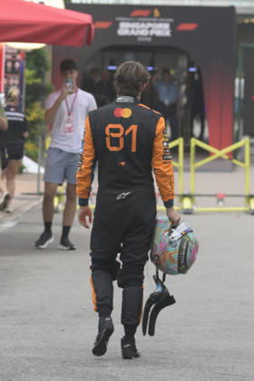 October 10, 2026, Singapore, Tamilnadu, Singapore: Oscar Piastri of McLaren walks out after teammate Lando Norris of McLaren collided with him Saturday 10th October , Singapore Grand Prix 2026, Marina Bay Street Circuit. Singapore Singapore - ZUMAc251 20261010_znp_c251_041 Copyright: xVikramxChandrasekarx