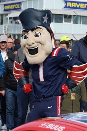 Hockenheim, Deutschland 09.- 11. Oktober 2026: DTM - 2026 - Saisonfinale - Hockenheimring - Samstag Rennen 1 Im Bild: New England Patriots Maskottchen im Grid Hockenheimring Baden Württemberg Copyright: xFotostandx xFWMEDIAx
