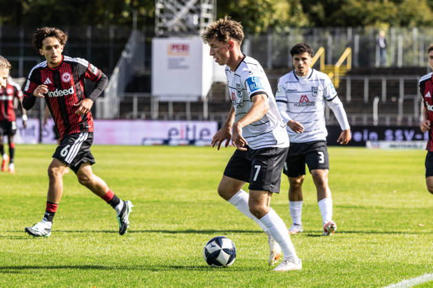 SSV Ulm 1846 Fußball vs. Eintracht Frankfurt II, Fussball, Regionalliga Südwest, 11. Spieltag, Donaustadion Ulm 10.10.26 Benjamin Goller (SSV Ulm 1846 Fußball, 07) SSV Ulm 1846 Fußball vs. Eintracht Frankfurt II, Fussball, Regionalliga Südwest, 11. Spieltag, Donaustadion Ulm 10.10.26 Foto: Lucca Fundel Ulm Donaustadion Baden-Württemberg Deutschland