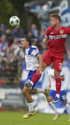 10.10.2026, Hänsch-Arena, Meppen, GER, 3. Liga, 9. Spieltag: SV Meppen vs VfB Stuttgart II, Kopfballduell zwischen Niclas Nadj (SV Meppen 40) und Veit Stange (VfB Stuttgart II 31) DFL REGULATIONS PROHIBIT ANY USE OF PHOTOGRAPHS AS IMAGE SEQUENCES AND OR QUASI-VIDEO. Meppen Niedersachsen Hänsch-Arena