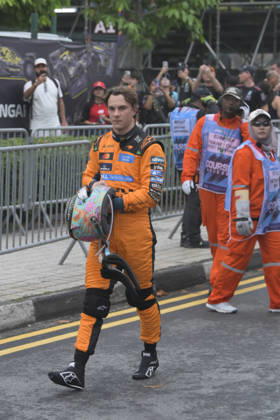 October 10, 2026, Singapore, Tamilnadu, Singapore: Oscar Piastri of McLaren walks out after teammate Lando Norris of McLaren collided with him Saturday 10th October , Singapore Grand Prix 2026, Marina Bay Street Circuit. Singapore Singapore - ZUMAc251 20261010_znp_c251_056 Copyright: xVikramxChandrasekarx