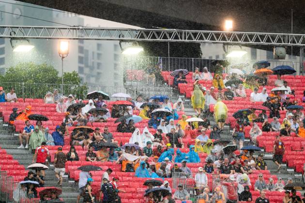 2026 Formula 1 Singapore Grand Prix - Sprint Audience with umbrellas under heavy rain during Qualifying day on Saturday during the Formula 1 Singapore Airlines Singapore Grand Prix 2026 at Marina Bay Street Circuit, Singapore, on October 10, 2026. Photo by Antoine LAPEYRE Reveries Agency via ABACAPRESS.COM Singapore Singapore Copyright: xAntoinexLapeyre ReveriesxAgency ABACAx