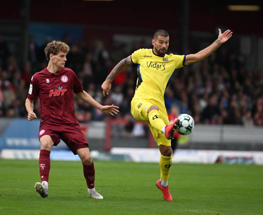 10.10.2026, xophax, Fussball 3.Liga, Fortuna Koeln - Saarbrücken. Seymour Fünger ( SC Fortuna Köln ) , links und Kai Brinker ( Saarbrücken ), rechts Koeln