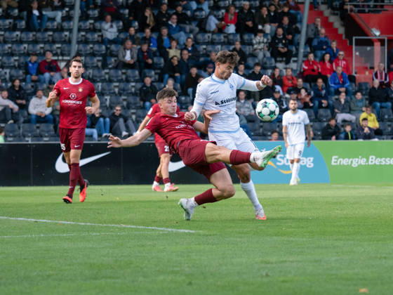 Zweikampf Antonis Aidonis (SG Sonnenhof Grossaspach, 15) gegen Masca (SV Waldhof Mannheim, 11), Laufduell Sprintduell Ballbesitz GER, Fussball, SG Sonnenhof Grossaspach vs. SV Waldhof Mannheim, 3. Liga, 8. Spieltag, Aspach, Saison 2026 2027, 10.10.2026 GER, Fussball, SG Sonnenhof Grossaspach vs. SV Waldhof Mannheim, 3. Liga, 8. Spieltag, Aspach, Saison 2026 2027, 10.10.2026 Aspach Copyright: xCarstenxSchweringx EP_CSG