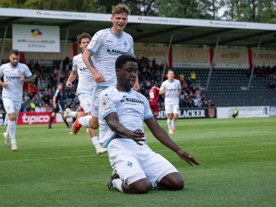 TOR zum 1:2 durch Oluwaseun Ogbemudia (SV Waldhof Mannheim, 14) in der Mitte, Jubel Freude Emotion Teamjubel Gestik Geste GER, Fussball, SG Sonnenhof Grossaspach vs. SV Waldhof Mannheim, 3. Liga, 8. Spieltag, Aspach, Saison 2026 2027, 10.10.2026 GER, Fussball, SG Sonnenhof Grossaspach vs. SV Waldhof Mannheim, 3. Liga, 8. Spieltag, Aspach, Saison 2026 2027, 10.10.2026 Aspach Copyright: xCarstenxSchweringx EP_CSG