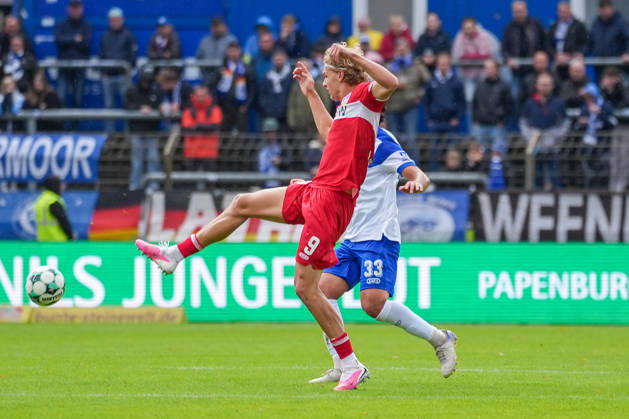 Deutschland: Fussball, 3. Liga, 8. Spieltag, Hänsch-Arena, Meppen, Emsland, Niedersachsen, SV Meppen vs. VfB Stuttgart U21, U 21 VfB Stuttgart II: Tim van der Leij (VfB Stuttgart U21, 9) Copyright: xMichelxWittex