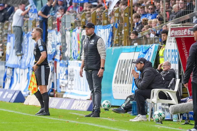 Deutschland: Fussball, 3. Liga, 8. Spieltag, Hänsch-Arena, Meppen, Emsland, Niedersachsen, SV Meppen vs. VfB Stuttgart U21, U 21 VfB Stuttgart II: Lucas Beniermann (Trainer, SV Meppen) Copyright: xMichelxWittex