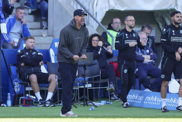 Trainer Sandro Wagner (Hannover 96) schaut enttaeuscht waehrend des spiels der 2. Bundesliga zwischen 1. FC Magdeburg und Hannover 96, Avnet Arena am 10. October 2026 in Magdeburg, Deutschland. (Foto von Marco Steinbrenner DeFodi Images) +++ Trainer Sandro Wagner (Hannover 96) looks dejected during the 2nd Bundesliga match between 1. FC Magdeburg and Hannover 96 at Avnet Arena on October 10, 2026 in Magdeburg, Germany. (Photo by Marco Steinbrenner DeFodi Images) DFB DFL REGULATIONS PROHIBIT ANY USE OF PHOTOGRAPHS AS IMAGE SEQUENCES AND OR QUASI-VIDEO. (Photo by Marco Steinbrenner DeFodi Images) -