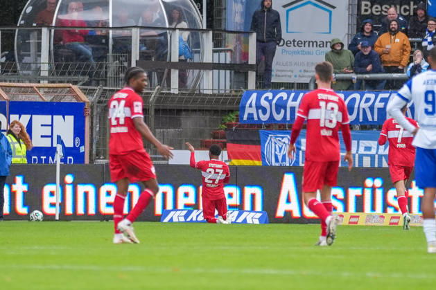 Deutschland: Fussball, 3. Liga, 8. Spieltag, Hänsch-Arena, Meppen, Emsland, Niedersachsen, SV Meppen vs. VfB Stuttgart U21, U 21 VfB Stuttgart II: Stuttgart geht in der 16. Minute durch Jarzinho Malanga (VfB Stuttgart U21, 27) in Führung. Copyright: xMichelxWittex