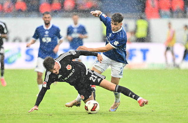 10.10.2026, xfux, Fussball 2.Bundesliga, SV Darmstadt 98 - Energie Cottbus v.l. Luca Erlein (FC Engerie Cottbus), Noah Weißhaupt Weisshaupt (SV Darmstadt 98) (DFL DFB REGULATIONS PROHIBIT ANY USE OF PHOTOGRAPHS as IMAGE SEQUENCES and or QUASI-VIDEO) Darmstadt