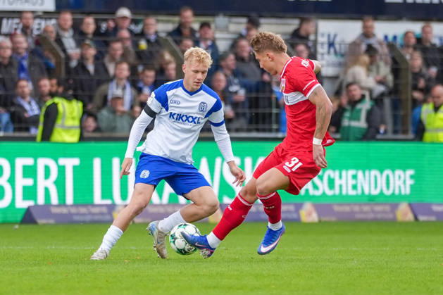 Deutschland: Fussball, 3. Liga, 8. Spieltag, Hänsch-Arena, Meppen, Emsland, Niedersachsen, SV Meppen vs. VfB Stuttgart U21, U 21 VfB Stuttgart II: Luca Prasse (SV Meppen, 31) gegen Veit Stange (VfB Stuttgart U21, 31) Copyright: xMichelxWittex