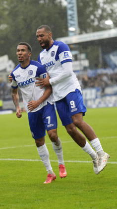 10.10.2026, Hänsch-Arena, Meppen, GER, 3. Liga, 9. Spieltag: SV Meppen vs VfB Stuttgart II, Oliver Schmitt (SV Meppen 7) jubelt mit Cyrill Akono (SV Meppen 9) nach dem 1:1-Ausgleich DFL REGULATIONS PROHIBIT ANY USE OF PHOTOGRAPHS AS IMAGE SEQUENCES AND OR QUASI-VIDEO. Meppen Niedersachsen Hänsch-Arena