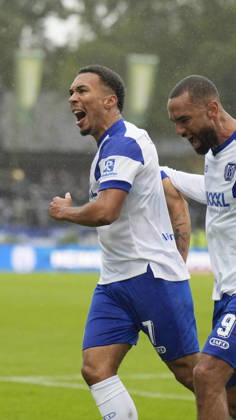 10.10.2026, Hänsch-Arena, Meppen, GER, 3. Liga, 9. Spieltag: SV Meppen vs VfB Stuttgart II, Oliver Schmitt (SV Meppen 7) jubelt mit Cyrill Akono (SV Meppen 9) nach dem 1:1-Ausgleich DFL REGULATIONS PROHIBIT ANY USE OF PHOTOGRAPHS AS IMAGE SEQUENCES AND OR QUASI-VIDEO. Meppen Niedersachsen Hänsch-Arena