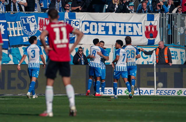 Deutschland: Fussball 2. Bundesliga 2026 2027, 7. Spieltag - 1. FC Magdeburg vs Hannover 96 - Avnet Arena (Magdeburg): Tor und Torjubel zum Mateusz Å»ukowski Mateusz Zukowski (1. FC Magdeburg, 22) Herbert Bockhorn (1. FC Magdeburg, 7) Copyright: xAymanxAlahmedx