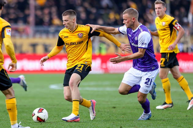 2026.10.10, xkwix, Fußball, 2. Bundesliga, VfL Osnabrück - SG Dynamo Dresden, Stadion an der Bremer Brücke, 7.Spieltag, Saison 2026 2027: Adrian Beck (VfL Osnabrueck 21) im Zweikampf gegen Tobias Raschl (SG Dynamo Dresden 21) DFB regulations prohibit any use of photographs as image sequences and or quasi-video. Photo: xKamilxWilkowskixPressefotoKochx Niedersachsen Deutschland