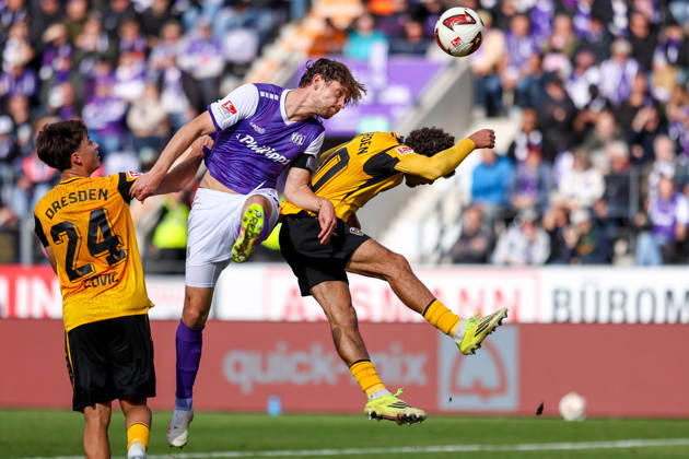 2026.10.10, xkwix, Fußball, 2. Bundesliga, VfL Osnabrück - SG Dynamo Dresden, Stadion an der Bremer Brücke, 7.Spieltag, Saison 2026 2027: Jannik Mueller (VfL Osnabrueck 24) im Zweikampf in der Luft gegen Ben Bobzien (SG Dynamo Dresden 20) DFB regulations prohibit any use of photographs as image sequences and or quasi-video. Photo: xKamilxWilkowskixPressefotoKochx Niedersachsen Deutschland