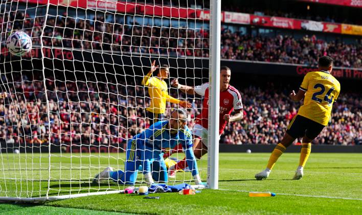 Riccardo Calafiori of Arsenal celebrates scoring a goal after making it 1-1 Arsenal v Leeds United, Premier League, Football, Emirates Stadium, London, UK - 10 Oct 2026London Emirates Stadium United Kingdom EDITORIAL USE ONLY No use with unauthorised audio, video, data, fixture lists, club league logos or live services. Online in-match use limited to 120 images, no video emulation. No use in betting, games or single club league player publications.  Copyright: xJavierxGarcia Shutterstockx 17204400z