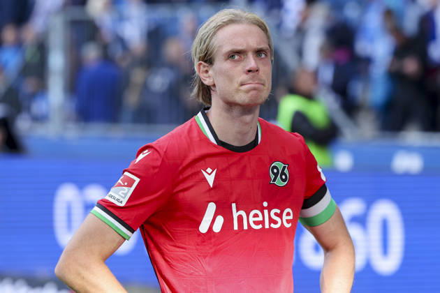 Stefan Teitur Thordarson (Hannover 96) schaut enttaeuscht waehrend des spiels der 2. Bundesliga zwischen 1. FC Magdeburg und Hannover 96, Avnet Arena am 10. October 2026 in Magdeburg, Deutschland. (Foto von Marco Steinbrenner DeFodi Images) +++ Stefan Teitur Thordarson (Hannover 96) looks dejected during the 2nd Bundesliga match between 1. FC Magdeburg and Hannover 96 at Avnet Arena on October 10, 2026 in Magdeburg, Germany. (Photo by Marco Steinbrenner DeFodi Images) DFB DFL REGULATIONS PROHIBIT ANY USE OF PHOTOGRAPHS AS IMAGE SEQUENCES AND OR QUASI-VIDEO. (Photo by Marco Steinbrenner DeFodi Images) -