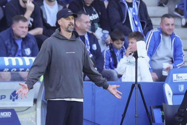 Trainer Sandro Wagner (Hannover 96) schaut enttaeuscht waehrend des spiels der 2. Bundesliga zwischen 1. FC Magdeburg und Hannover 96, Avnet Arena am 10. October 2026 in Magdeburg, Deutschland. (Foto von Marco Steinbrenner DeFodi Images) +++ Trainer Sandro Wagner (Hannover 96) looks dejected during the 2nd Bundesliga match between 1. FC Magdeburg and Hannover 96 at Avnet Arena on October 10, 2026 in Magdeburg, Germany. (Photo by Marco Steinbrenner DeFodi Images) DFB DFL REGULATIONS PROHIBIT ANY USE OF PHOTOGRAPHS AS IMAGE SEQUENCES AND OR QUASI-VIDEO. (Photo by Marco Steinbrenner DeFodi Images) -