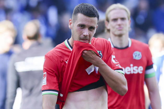 Bastian Allgeier (Hannover 96) schaut enttaeuscht waehrend des spiels der 2. Bundesliga zwischen 1. FC Magdeburg und Hannover 96, Avnet Arena am 10. October 2026 in Magdeburg, Deutschland. (Foto von Marco Steinbrenner DeFodi Images) +++ Bastian Allgeier (Hannover 96) looks dejected during the 2nd Bundesliga match between 1. FC Magdeburg and Hannover 96 at Avnet Arena on October 10, 2026 in Magdeburg, Germany. (Photo by Marco Steinbrenner DeFodi Images) DFB DFL REGULATIONS PROHIBIT ANY USE OF PHOTOGRAPHS AS IMAGE SEQUENCES AND OR QUASI-VIDEO. (Photo by Marco Steinbrenner DeFodi Images) -
