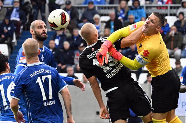10.10.2026, xjhx, Fussball 2.Bundesliga, SV Darmstadt 98 - Energie Cottbus v.l. Kai Klefisch (SV Darmstadt 98), Aleksandar Vukotic (SV Darmstadt 98), Dmytro Bogdanov (Energie Cottbus), Marcel Schuhen (SV Darmstadt 98) (DFL DFB REGULATIONS PROHIBIT ANY USE OF PHOTOGRAPHS as IMAGE SEQUENCES and or QUASI-VIDEO) Darmstadt