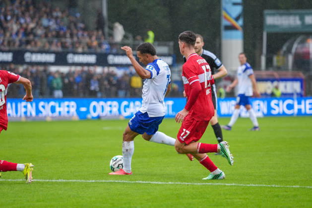 Deutschland: Fussball, 3. Liga, 8. Spieltag, Hänsch-Arena, Meppen, Emsland, Niedersachsen, SV Meppen vs. VfB Stuttgart U21, U 21 VfB Stuttgart II: Oliver Schmitt (SV Meppen, 7) vor seinem Tor zum 1:1 Copyright: xMichelxWittex