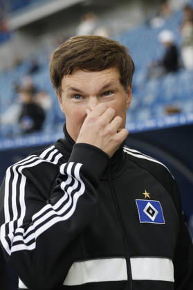 Trainer Merlin Polzin (HSV) im Bundesliga-Spiel zwischen der TSG 1899 Hoffenheim und dem Hamburger SV in der PreZero Arena, Sinsheim, Deutschland, am 10. Oktober 2026. in action during the Bundesliga match between TSG 1899 Hoffenheim and Hamburger SV at the PreZero Arena, Sinsheim, Germany, on October 10, 2026. DFB DFL REGULATIONS PROHIBIT ANY USE OF PHOTOGRAPHS AS IMAGE SEQUENCES AND OR QUASI-VIDEO, Copyright: HMBxMedia xHeikoxBecker