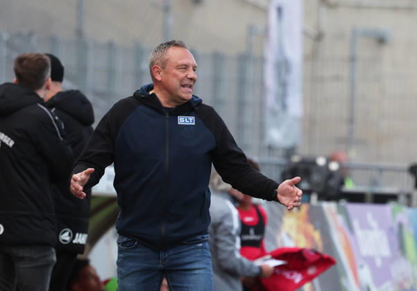 FC Würzburger Kickers- FC Hansa Rostock Würzburg 10.10..2026, Fußball 3.Liga FC Würzburger Kickers - FC Hansa Rostock Trainer AndrÃ Breitenreiter FC Hansa Rostock Akon Arena Bayern Deutschland
