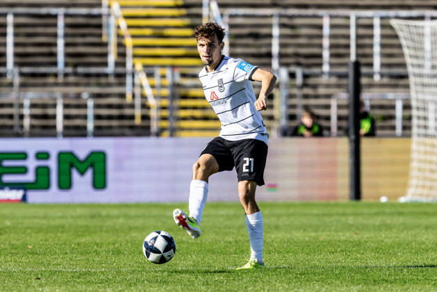 SSV Ulm 1846 Fußball vs. Eintracht Frankfurt II, Fussball, Regionalliga Südwest, 11. Spieltag, Donaustadion Ulm 10.10.26 Marco Gölz (SSV Ulm 1846 Fußball, 21) SSV Ulm 1846 Fußball vs. Eintracht Frankfurt II, Fussball, Regionalliga Südwest, 11. Spieltag, Donaustadion Ulm 10.10.26 Foto: Lucca Fundel Ulm Donaustadion Baden-Württemberg Deutschland